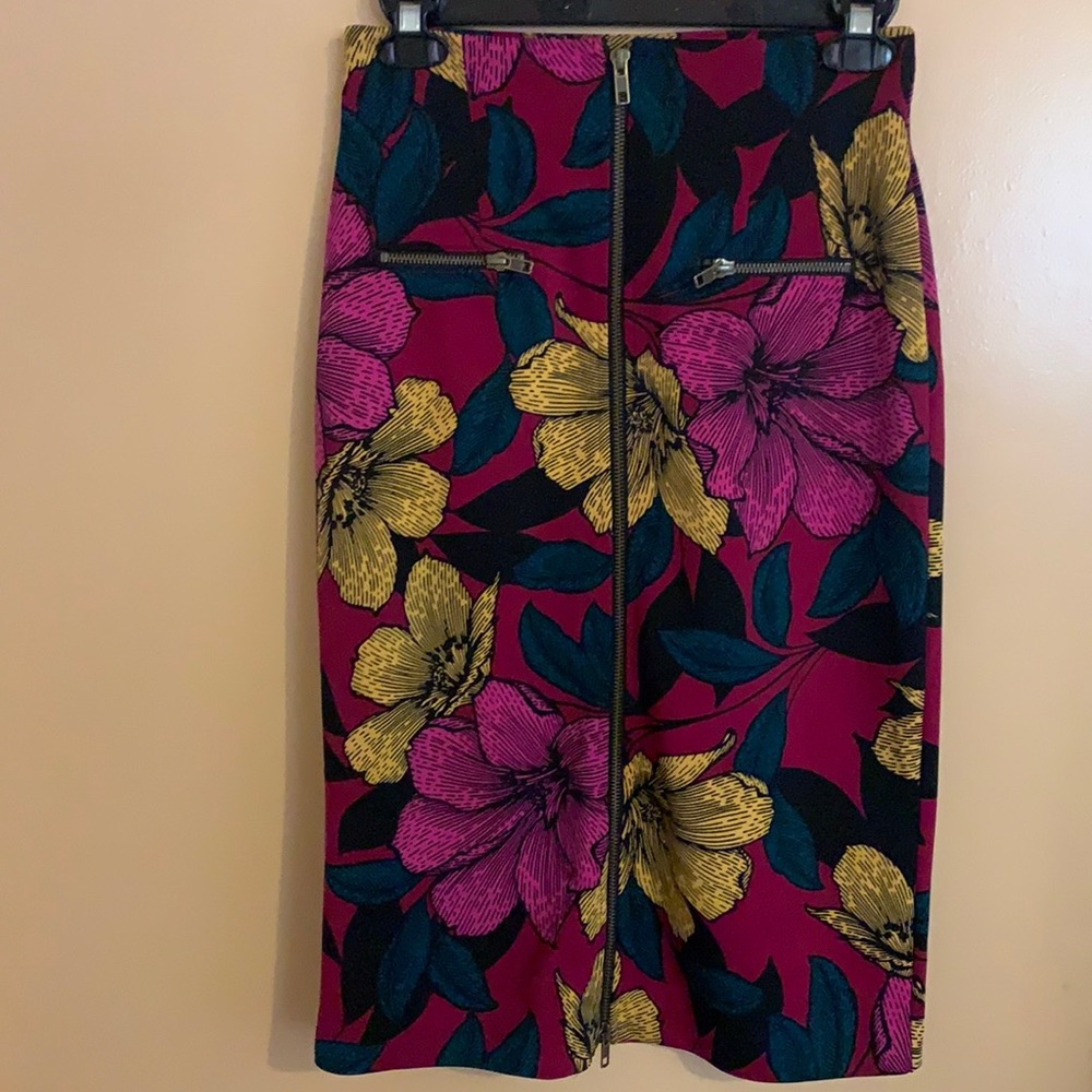 ✨ Worthington Floral Pencil Skirt ✨